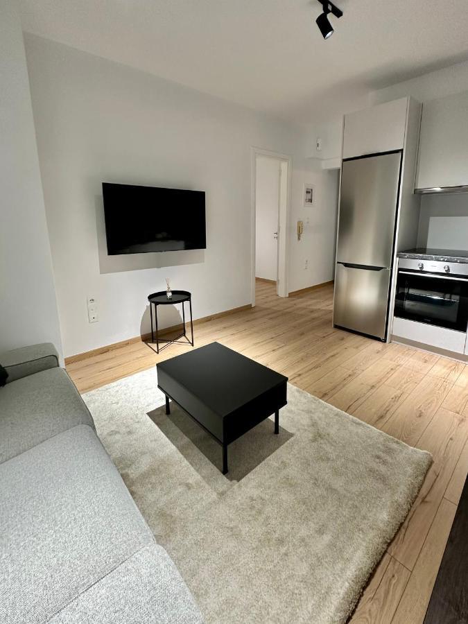 City Centre Apartment Патри Екстер'єр фото